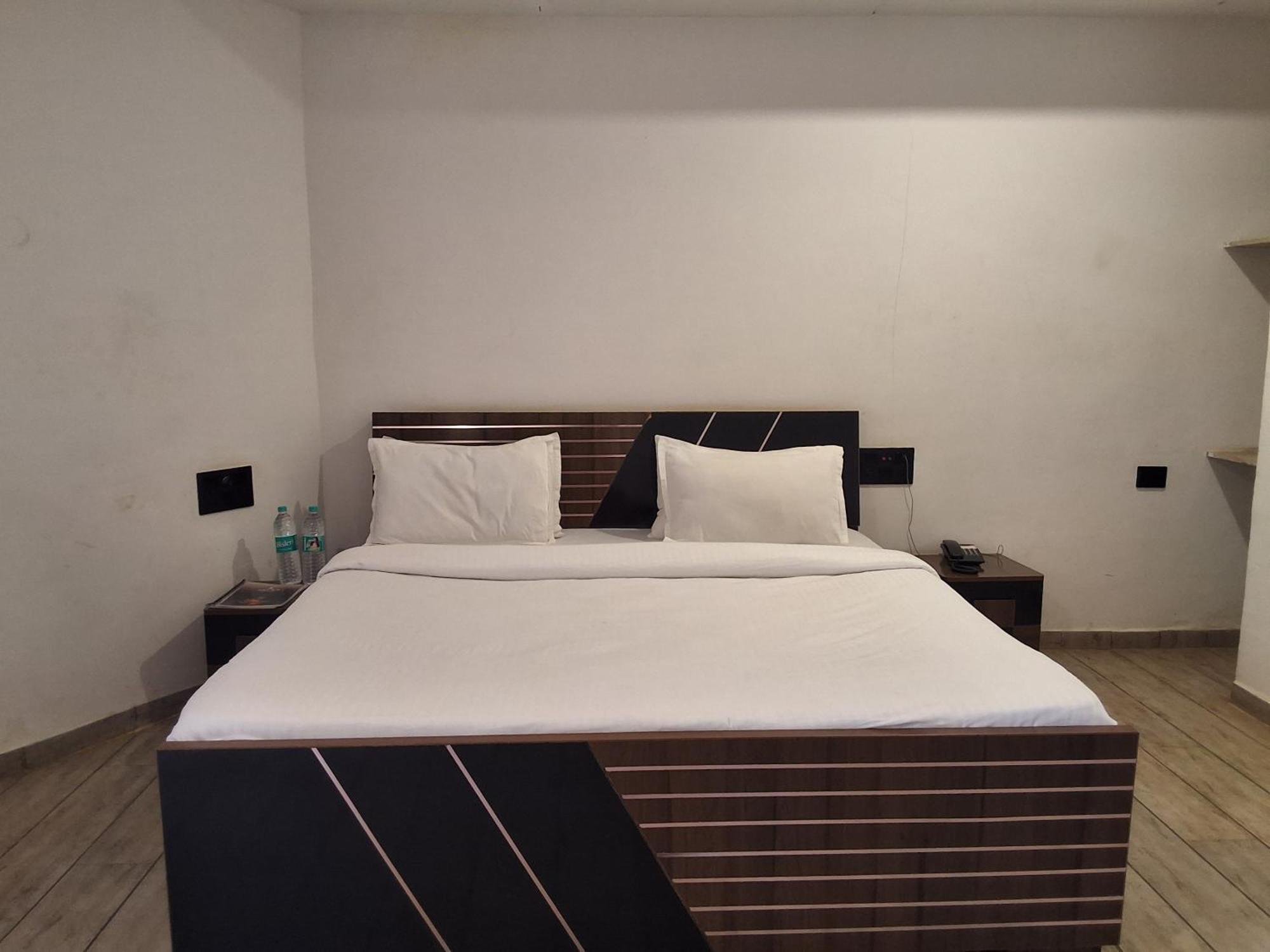 Vits Roccia Hill Resort And Adventure Park, Navapur Songadh Exterior foto