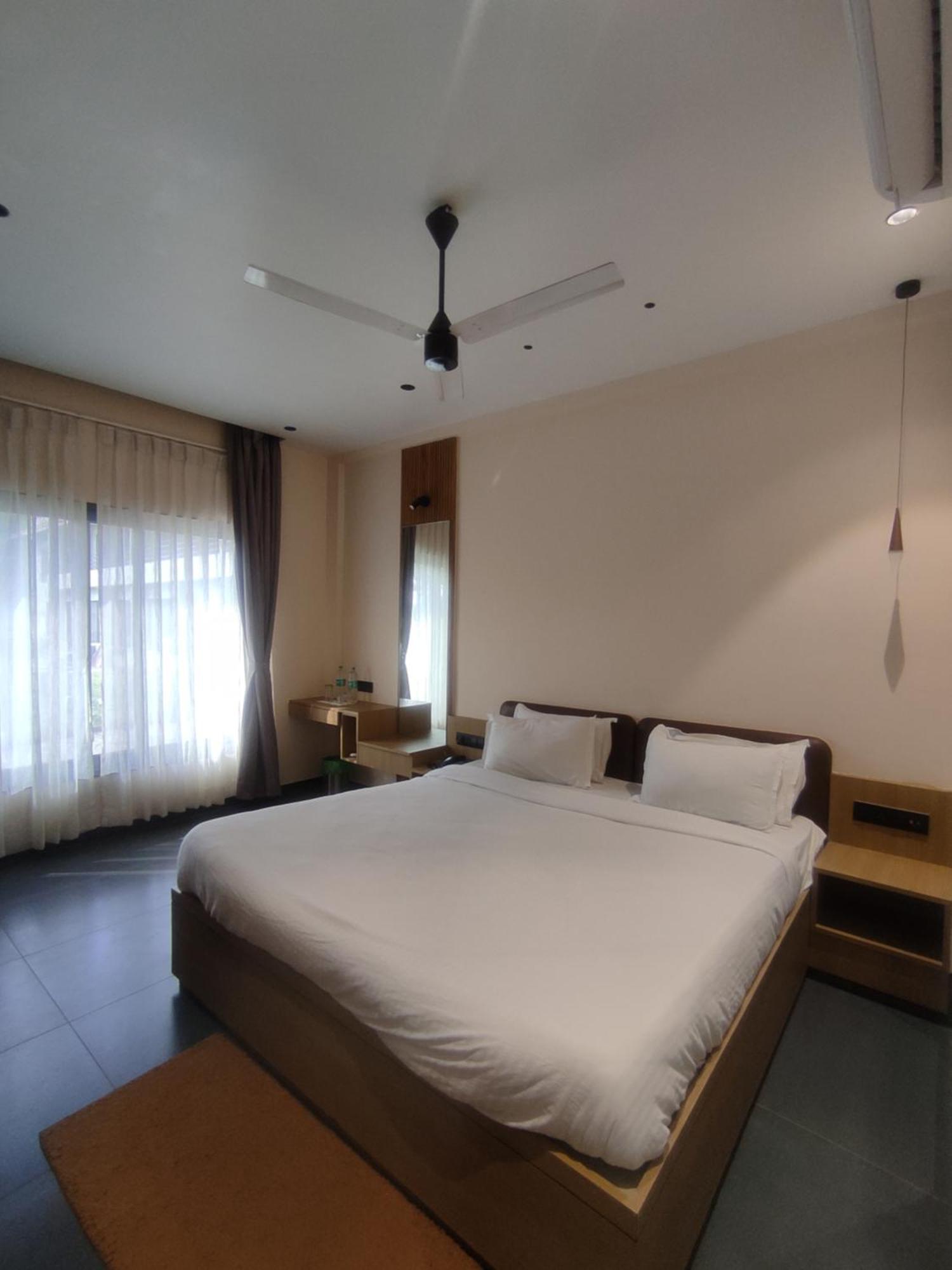 Vits Roccia Hill Resort And Adventure Park, Navapur Songadh Exterior foto
