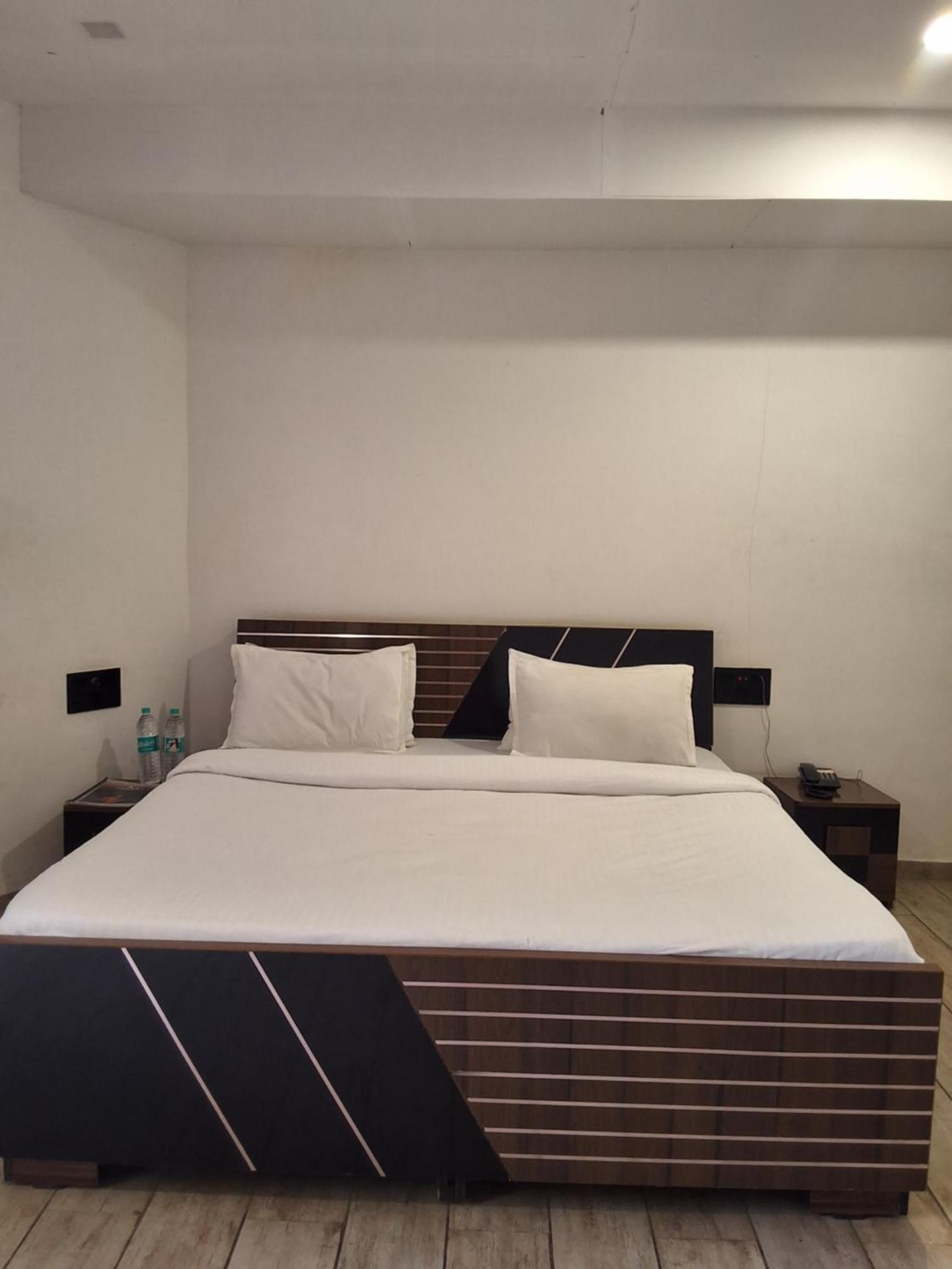 Vits Roccia Hill Resort And Adventure Park, Navapur Songadh Exterior foto
